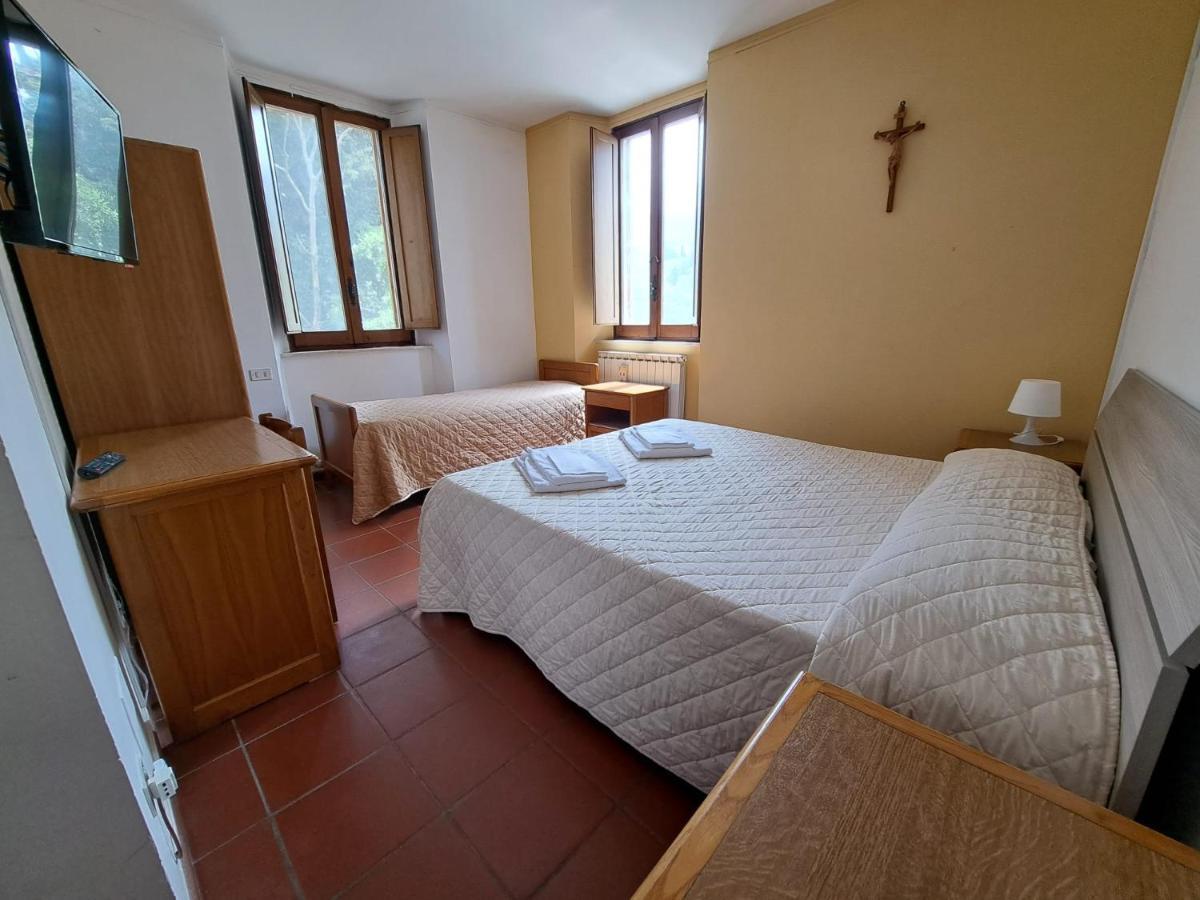 Villa Casa Per Ferie Ulivo D'Asís Exterior foto